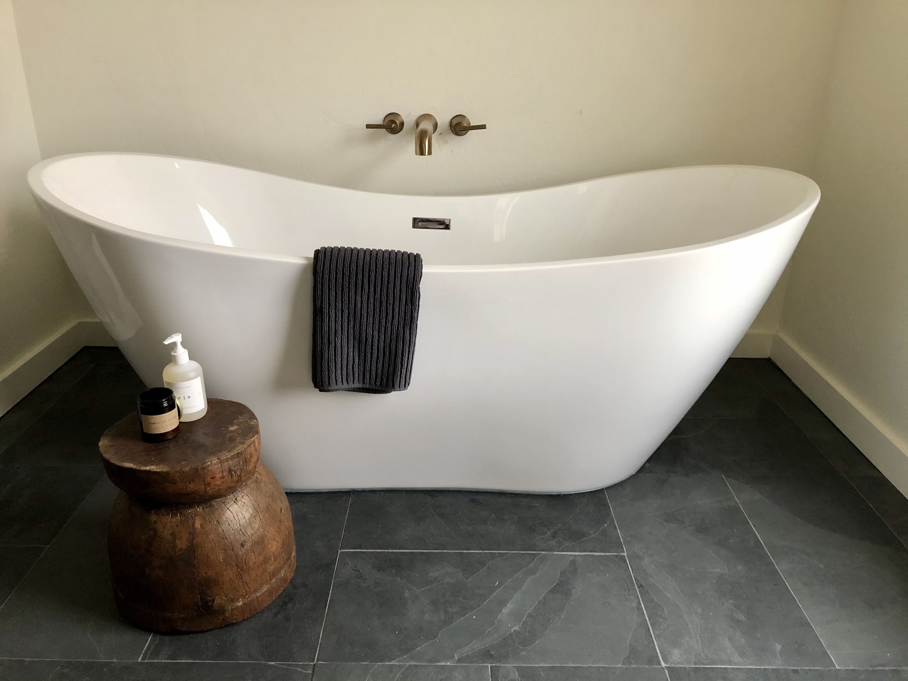 Six Mile Stable, A Cozy Panoramic Mountain Retreat