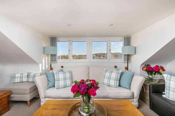 Luxury Apartment, Private Bathroom, City View (The Sky Penthouse) | Lounge - The Sky Penthouse (Winchester)