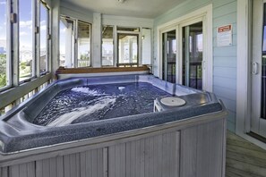 Indoor spa tub