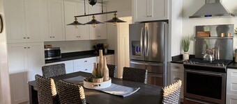 The family friendly, easily accessible new Peacefulside Retreat!