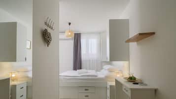 Standard Double Room | 高級寢具、羽絨被、書桌、筆電工作空間
