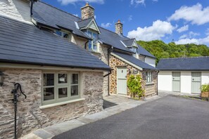 A stone building with a sloped roof, a small window, and a door. - Royal Oak Cottage, Withypool (Withypool)