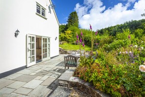 Outdoor dining - Royal Oak Cottage, Withypool (Withypool)