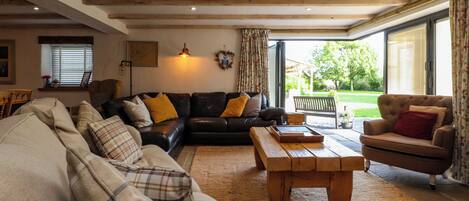 Cottage | Living area