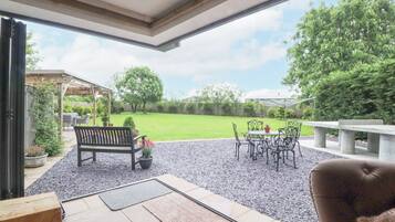 Cottage | Outdoor dining