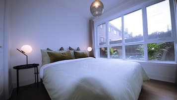 2 bedrooms, desk, iron/ironing board, travel crib