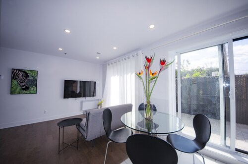 Private patio 2BR King+Queen with Gym and Parking close to DT&Airport