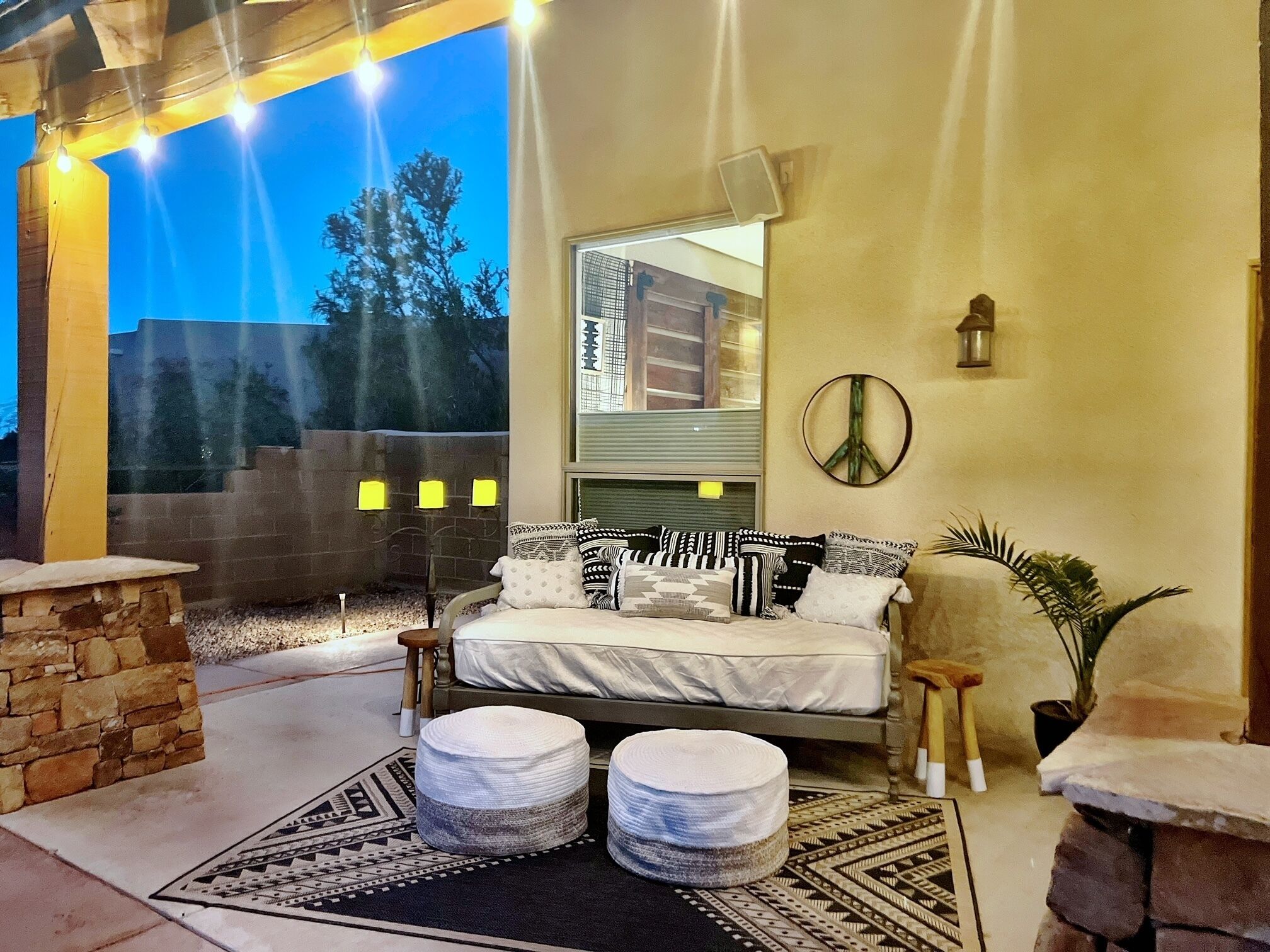 Truly STUNNING~ Minutes to ABQ!VIEWS/Fireplace/Fire-Pit/ Outdoor Mecca-Hot Tub!