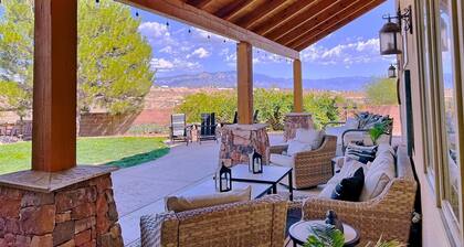 Truly STUNNING~ Minutes to ABQ!VIEWS/Fireplace/Fire-Pit/ Outdoor Mecca-Hot Tub!