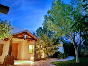 Exterior - Truly STUNNING~ Minutes to ABQ!VIEWS/Fireplace/Fire-Pit/ Outdoor Mecca-Hot Tub! (Rio Rancho)