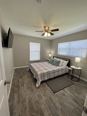 2 habitaciones, tabla de planchar con plancha, wifi y ropa de cama 