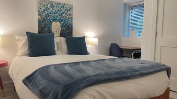 2 bedrooms, travel crib, free WiFi