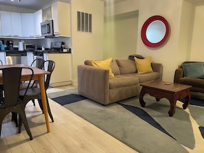 Living area - Charming 2BD/1BA in Hip Area - Near Metro (Washington)