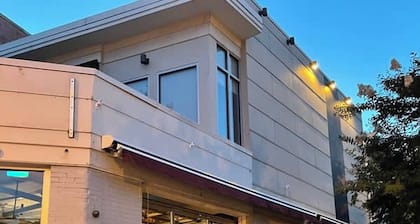 Luxe 2BD/2BA Townhouse in Hip Area - Near Metro