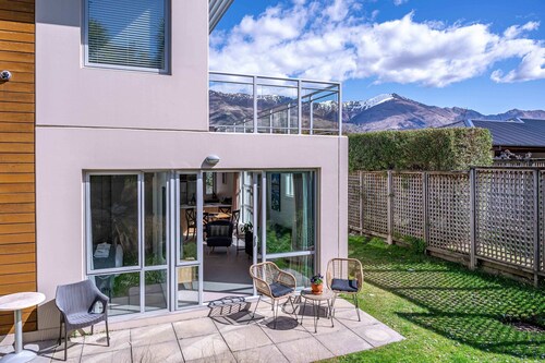 Central Luxury Apartment 114