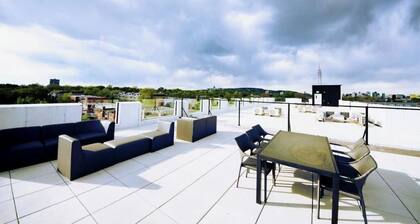 Bright *private terrace*gym* 1bedroom* parking