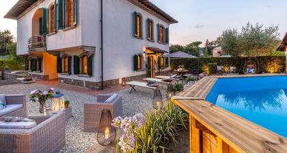 Villa Cesare, a Convenient 4 bedroom Villa with Pool close to Lucca Town