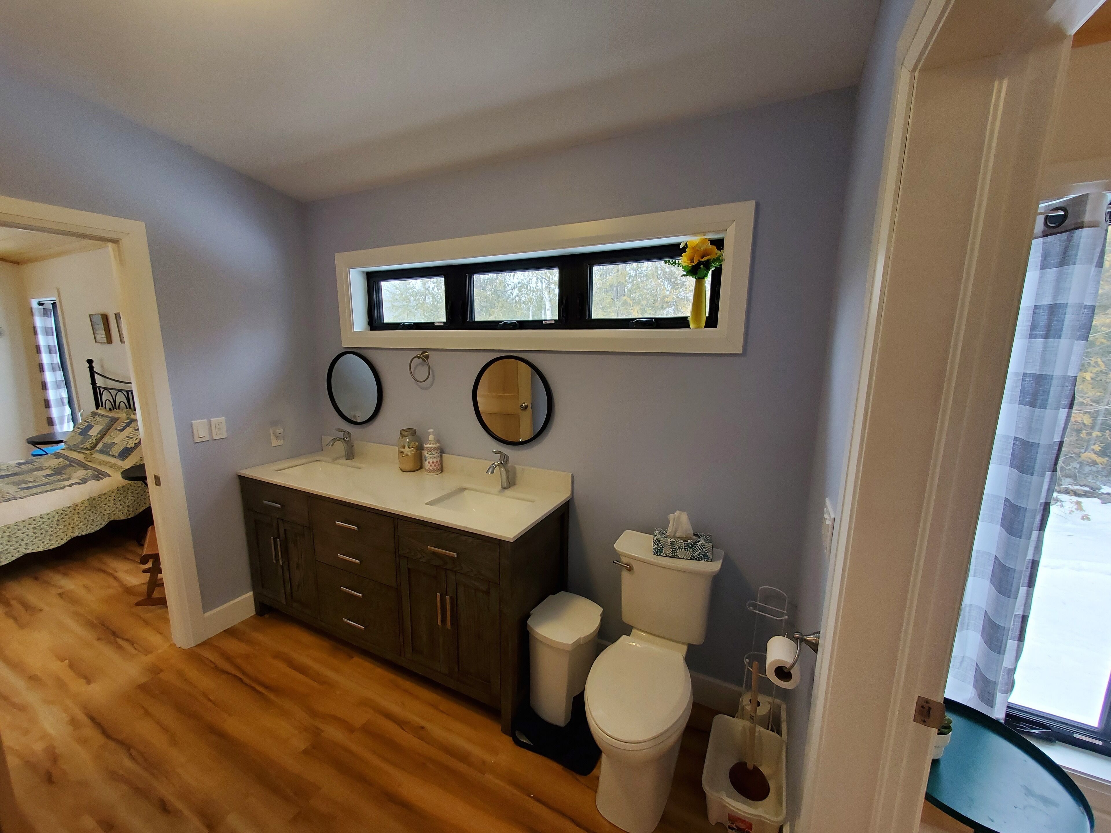 Prime Location in Heart of Sauble Beach. Steps to Beach and Shops!