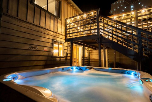 Moonridge Sky Lodge w/ Game Room & Jacuzzi