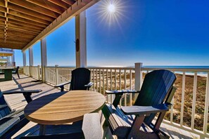 Terrace/patio - M'Ocean Granted - Beach Front, Pet Friendly, Private Pool, Beach Gear Credit Included! (St. George Island)