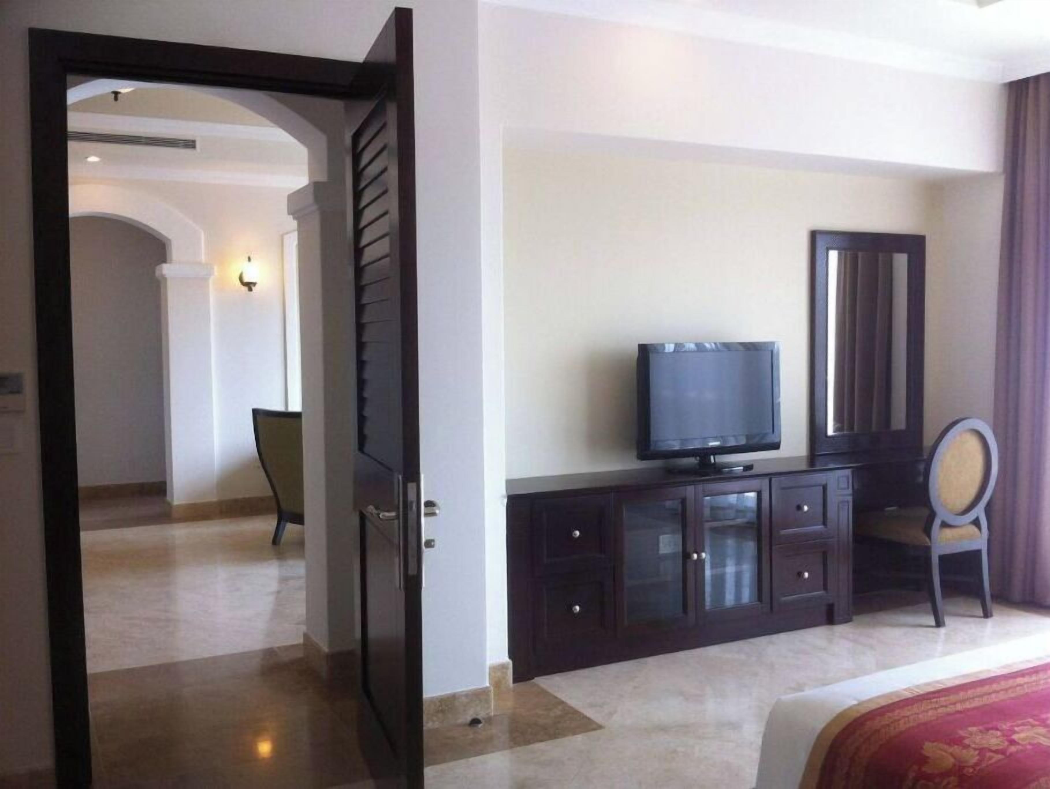 3 bedrooms, desk, travel crib, free WiFi