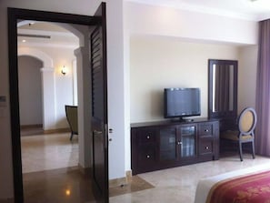 3 bedrooms, desk, travel cot, free WiFi