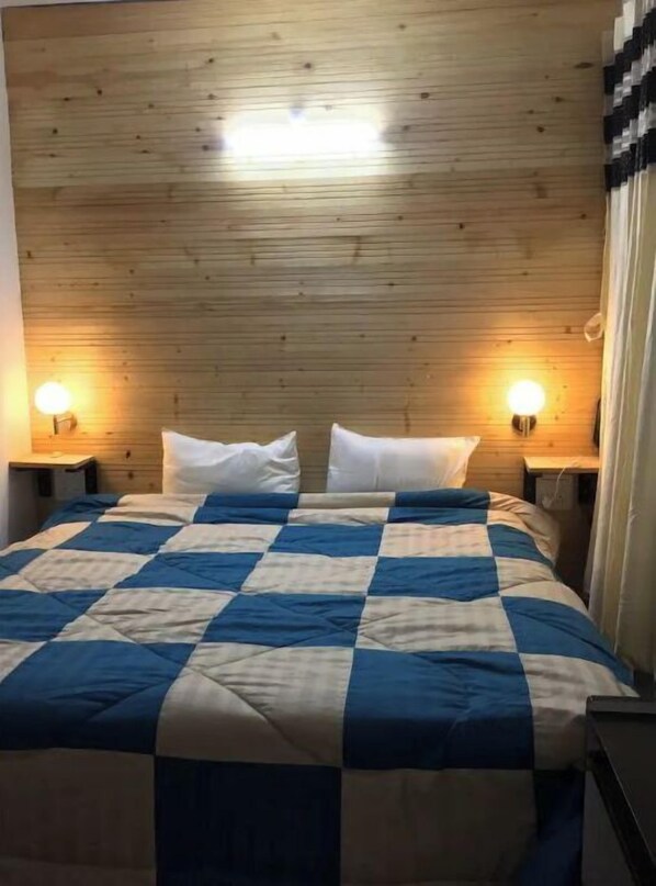 2 bedrooms, desk, free WiFi, bed sheets