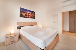 2 Schlafzimmer, Schreibtisch, Bügeleisen/Bügelbrett, WLAN