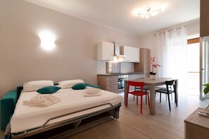 3 bedrooms, desk, iron/ironing board, WiFi