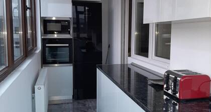 2 Bed-aircon-free Parking-city Centre