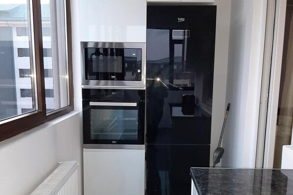 Private kitchen - 2 Bed-aircon-free Parking-city Centre (Chiajna)