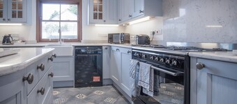 Pendeilo Villa - 5 Bedroom Holiday Home - Amroth