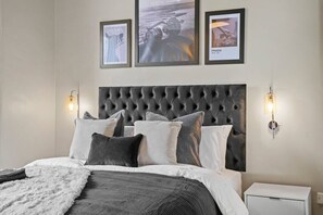 1 bedroom, iron/ironing board, internet, bed sheets