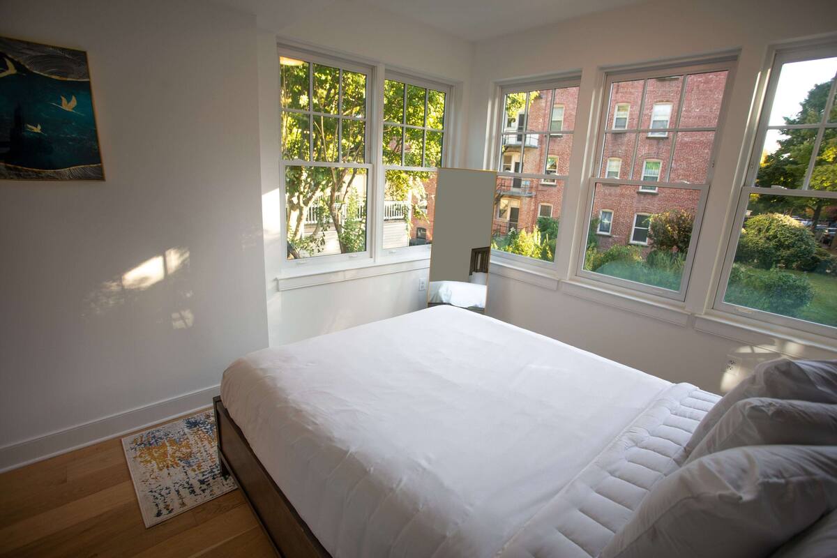 Iron/ironing board, WiFi (free)