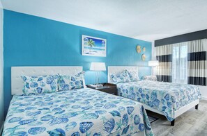 1 chambre, bureau, fer et planche à repasser, lit parapluie