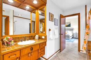 Unclassified image, 4 of 6, button