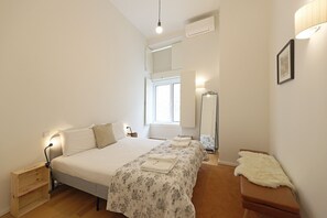 Iron/ironing board, bed sheets - FLH Gaia Homey Winery Flat (Vila Nova de Gaia)