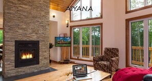 Smart TV, chimenea y videojuegos 