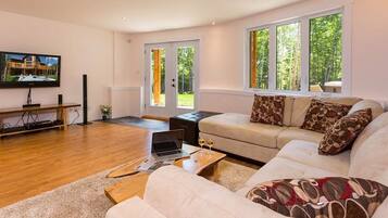 Smart TV, fireplace, video games