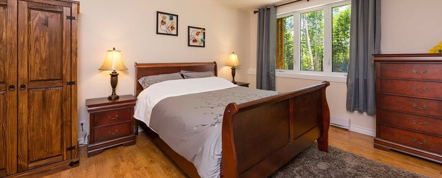 Luxurious cottage with hot tub, pool table near ski slopes Charlevoix