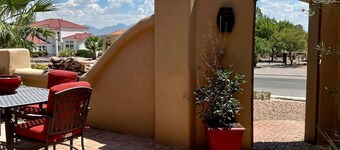 Cheerful 2-bedroom townhouse with beautiful views