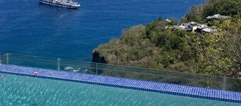 Luxury 1 Bedroom Penthouse with Stunning Ocean Views