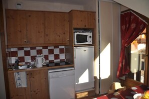 Fridge, oven, dishwasher