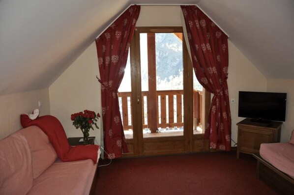 Living area - 100m from ski slopes, 4th floor, balcony, parking, ski locker, 55m², Valloire (Valloire)