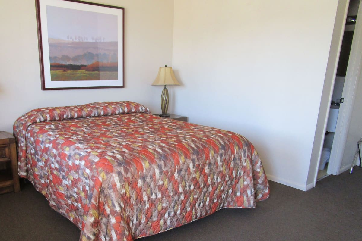 Habitación Confort | Camas con pillow-top, decoración personalizada y muebles diferentes