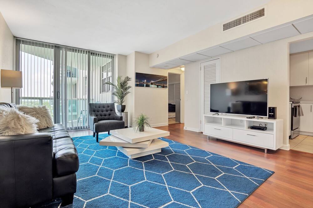Hollywood Apartment