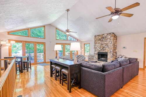 Lakefront home with deck, hot tub, game room, kayaks, & fireplace