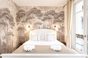 2 bedrooms, iron/ironing board, WiFi, bed sheets - Spacious & modern property in Le Marais (Paris)