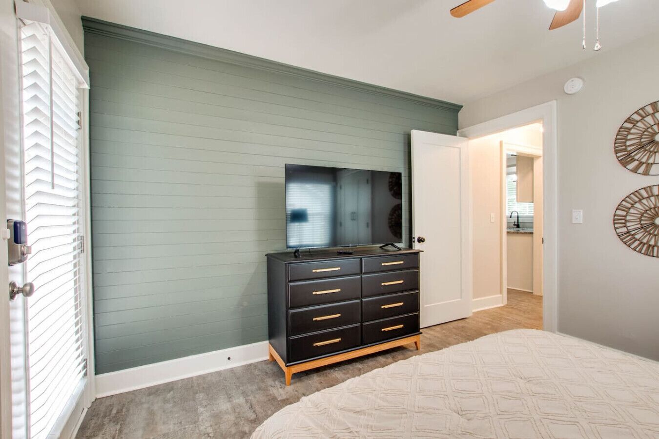 3 bedrooms, desk, iron/ironing board, WiFi