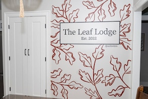 Interior - The Leaf Lodge - Walking Distance to MTSU 3Bed/2Ba (Murfreesboro)